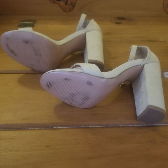 Tan Suede Heels Size 5 with 4 inch Heel - Picture 4 of 8